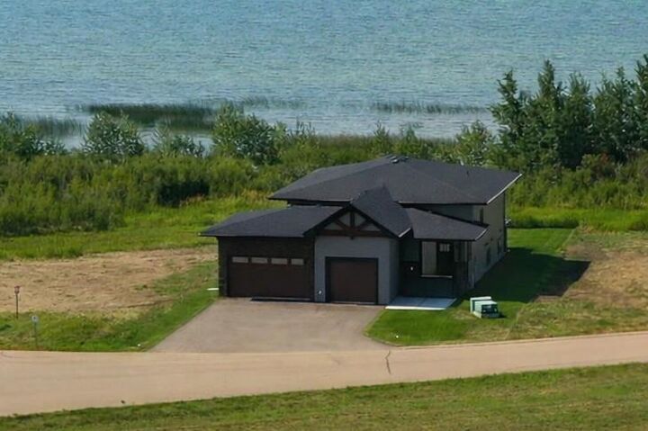 Property Photo: 10 Twin Rose Court AB T4S 1R8
