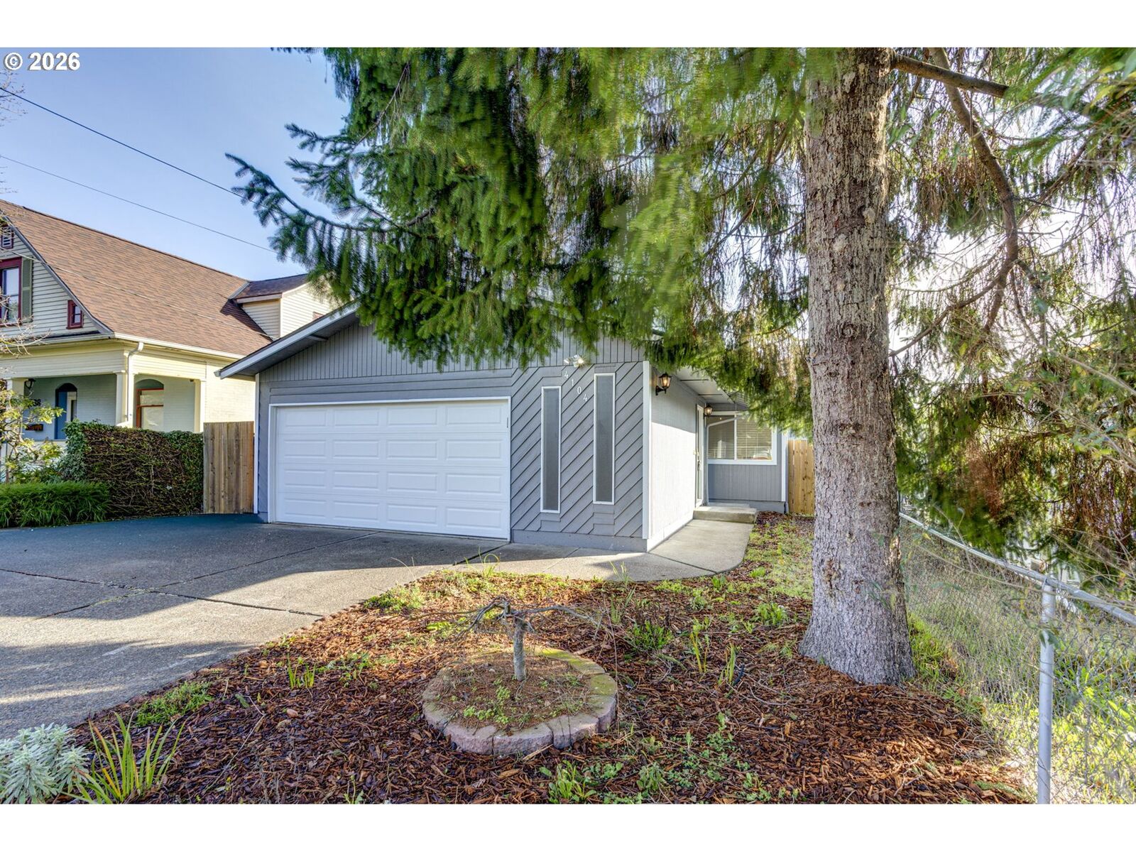 Property Photo: 4104 SE 74th Ave OR 97206