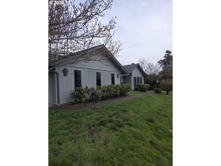 Property Photo: 3419 Broken Arrow Loop OR 97304