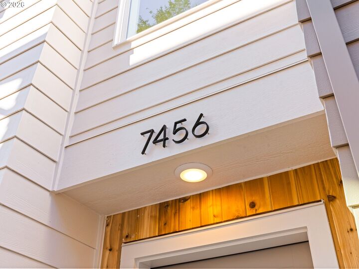 Property Photo:  7456 SE Tolman St  OR 97206 