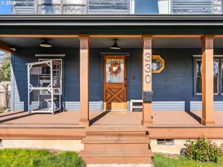 Property Photo: 330 W Dartmouth St OR 97027