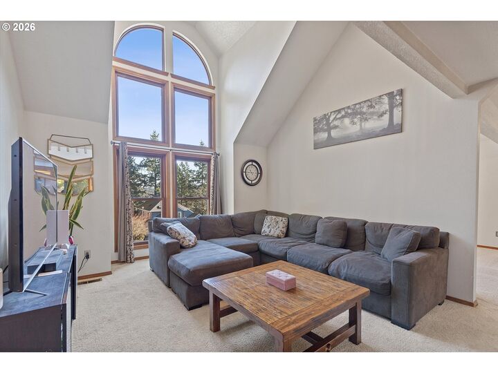 Property Photo: 7655 Ridgewood Dr OR 97027