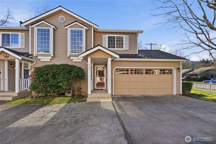 Property Photo: 860 2nd Avenue NW 860 WA 98027