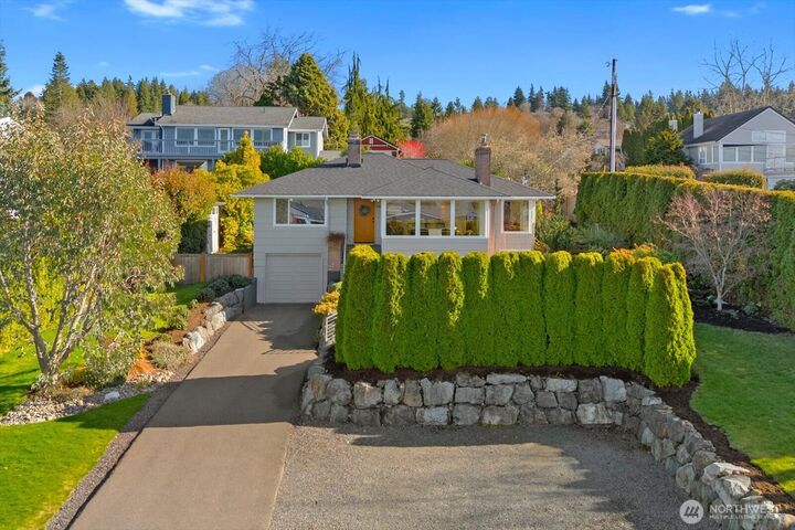 Property Photo:  910  9th Avenue N  WA 98020 