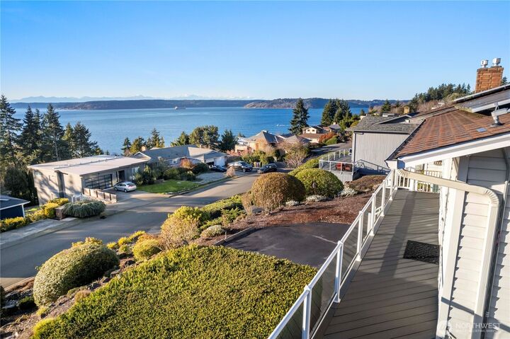 Property Photo:  5737  Overlook Avenue NE  WA 98422 