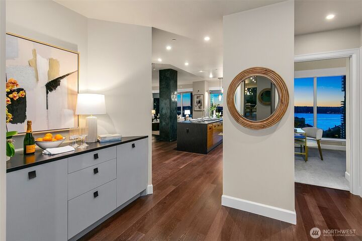 Property Photo: 1920 4th Avenue 2104 WA 98101