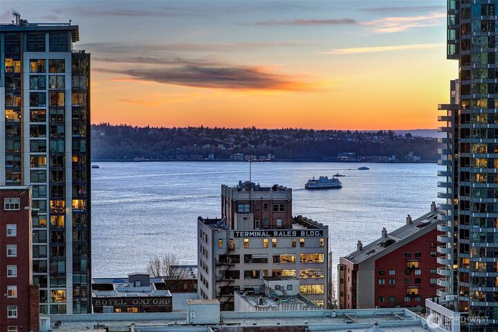 Property Photo:  1920  4th Avenue 2104  WA 98101 