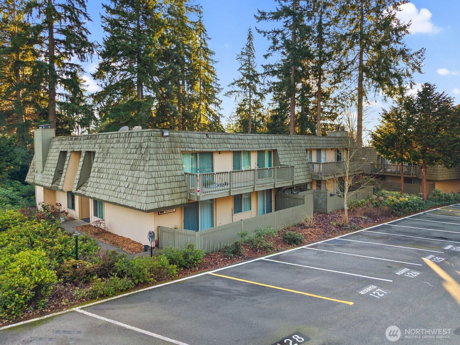 Property Photo:  1414  154th Avenue NE 4606  WA 98007 