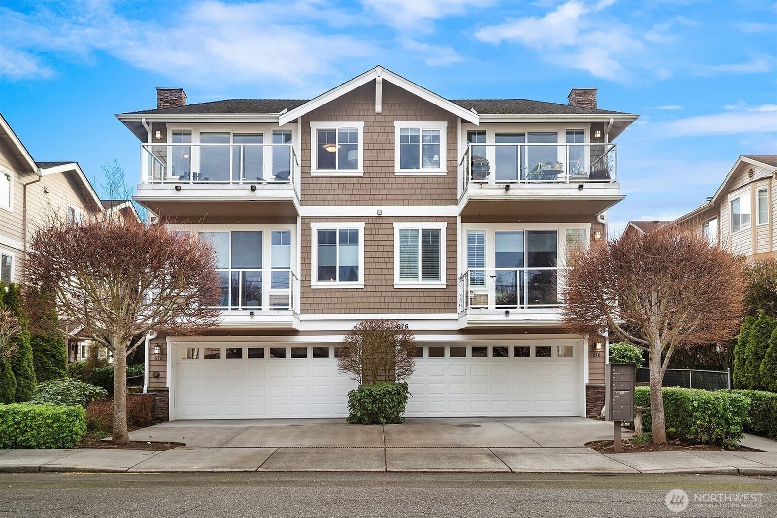 Property Photo:  616  Glen Street 202  WA 98020 