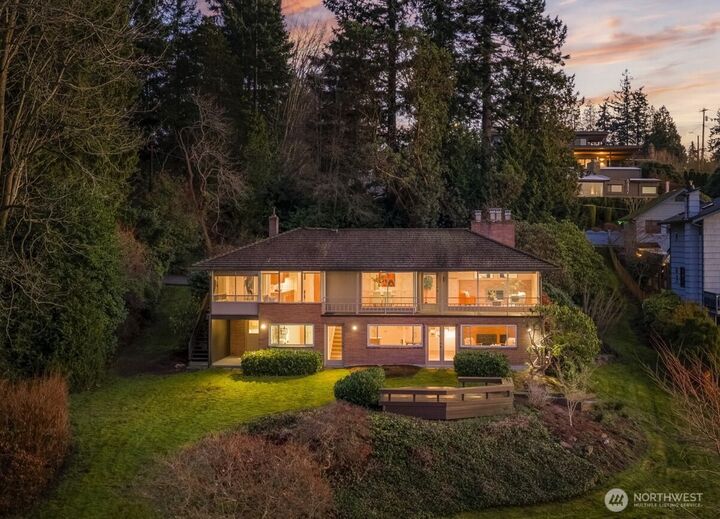 Property Photo:  1203  Madrona Avenue  WA 98203 