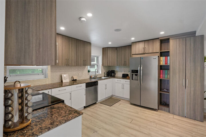 Property Photo:  3291 SW 44th Street  FL 33312 