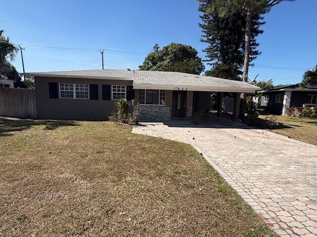 Property Photo: 635 NW 5th Street FL 33435