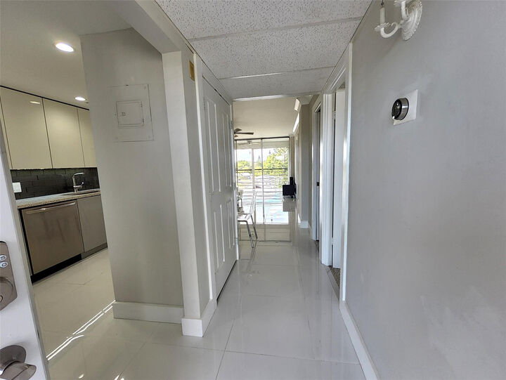 Property Photo: 112 Royal Park Drive 4F FL 33309