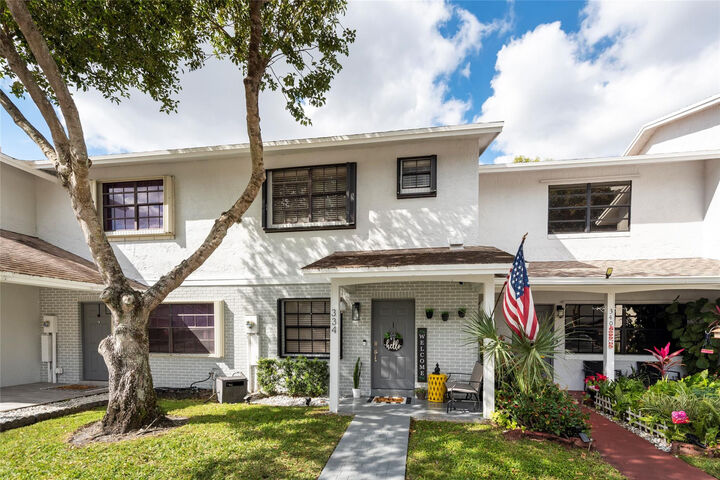 Property Photo:  334 NW 103rd Terrace 334  FL 33026 