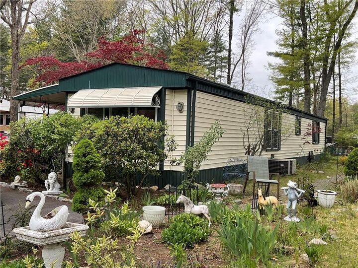 Property Photo:  4 Leisure Way  RI 02816 