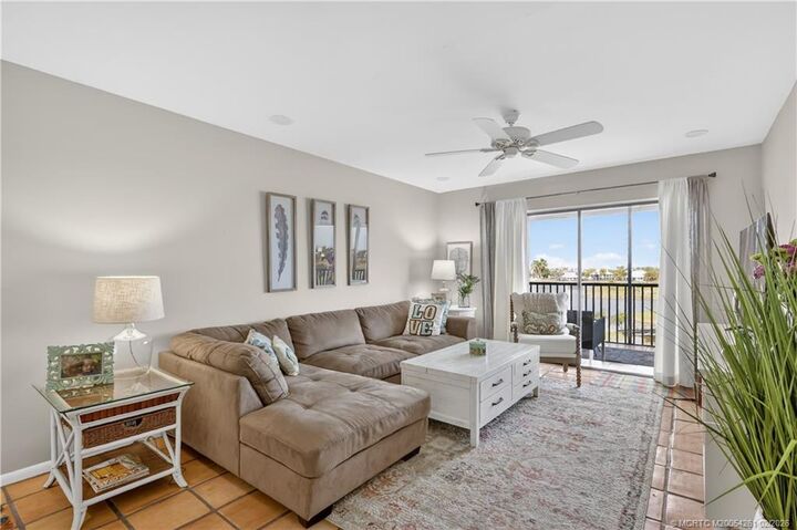 Property Photo:  40 NE Plantation Road 403  FL 34996 