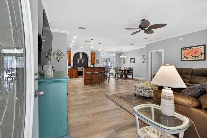 Property Photo: 808 Front St FL 32193