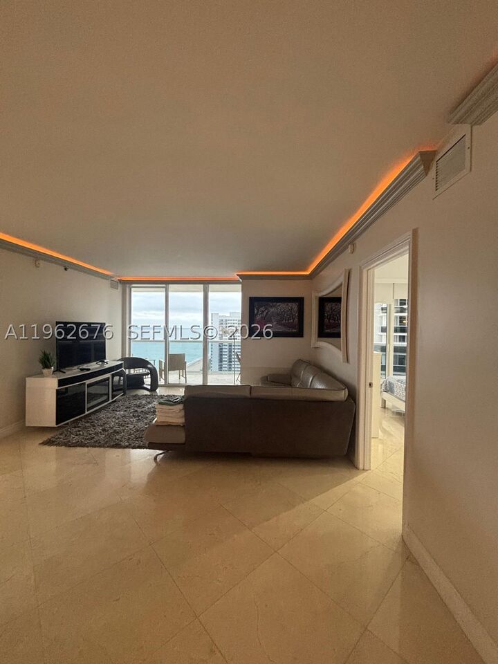 Property Photo:  1830 S Ocean Dr 2004  FL 33009 