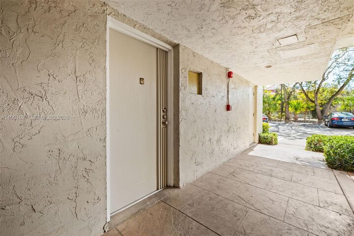 Property Photo: 6886 N Kendall Dr D102 FL 33156