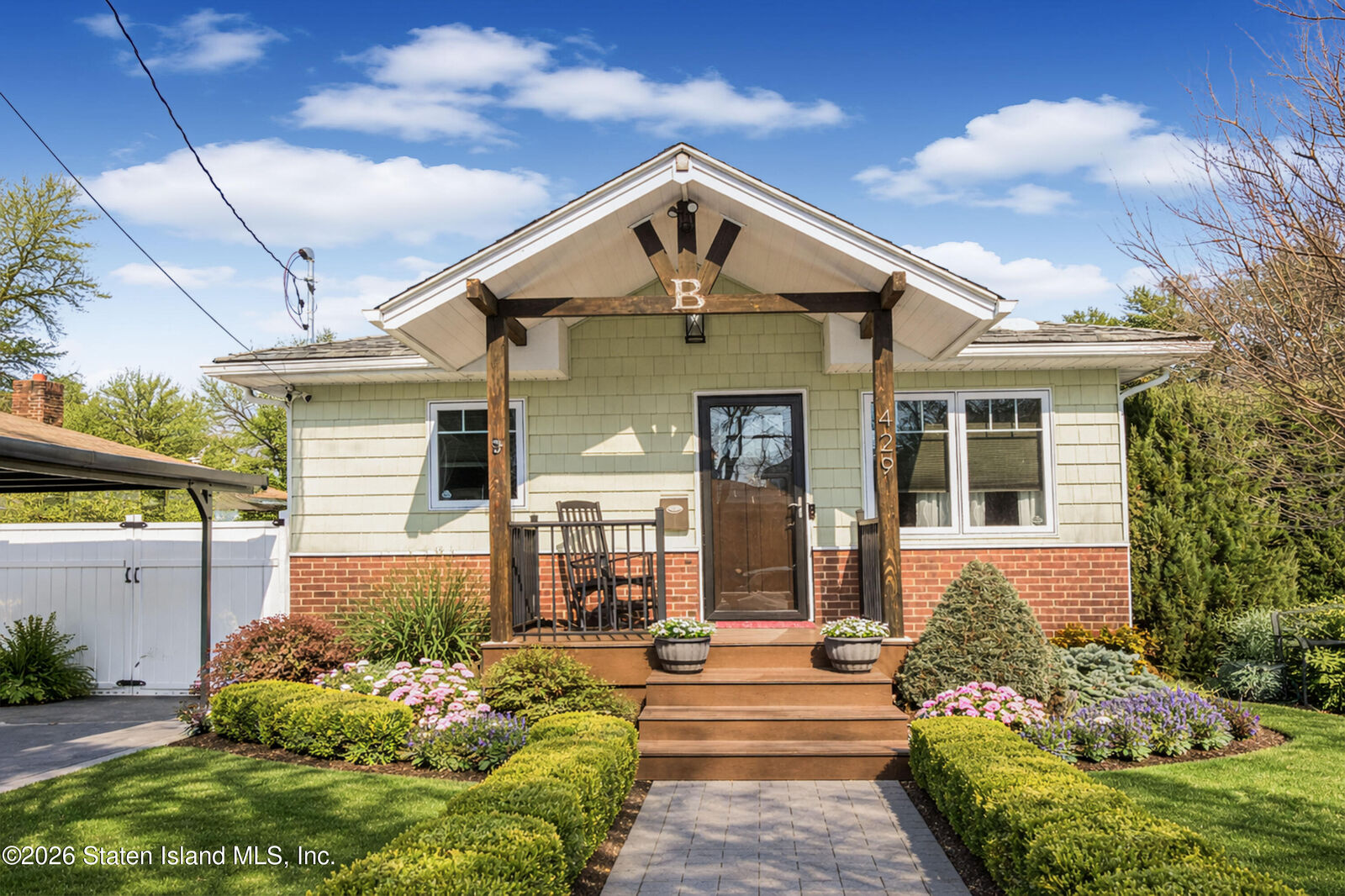 Property Photo:  429 Isabella Avenue  NY 10306 