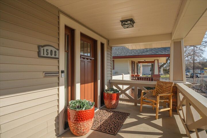 Property Photo:  1508 W Knox Ave  WA 99205 