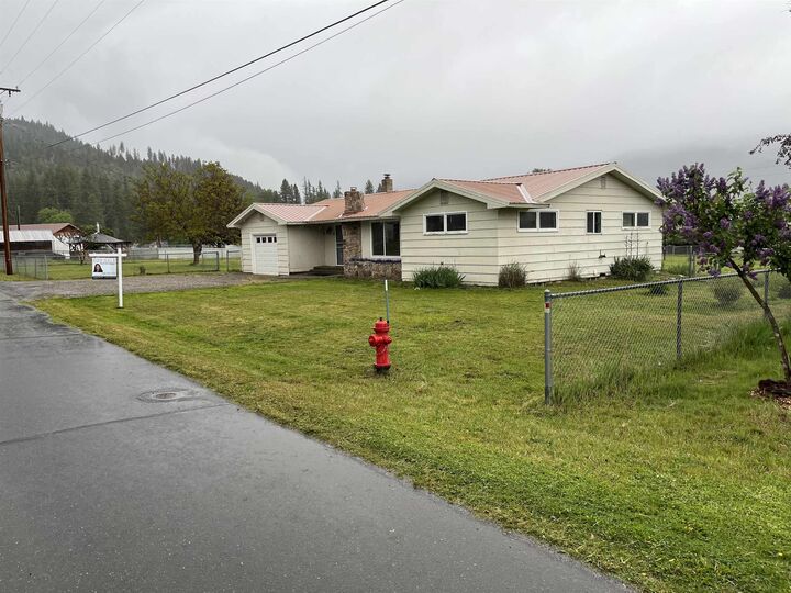 Property Photo: 105 S 7th Ave WA 99139