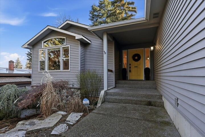 Property Photo:  1923 S Mount Vernon Dr  WA 99223 
