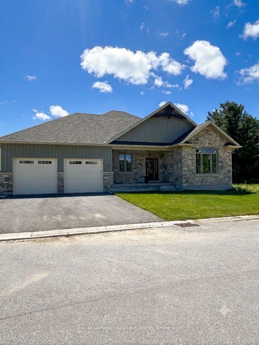 Property Photo: 8 Hilton Lane 30 ON N4L 1L8
