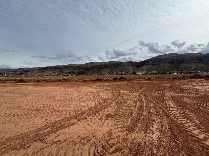 Property Photo:  1915 S 920 W  UT 84737 