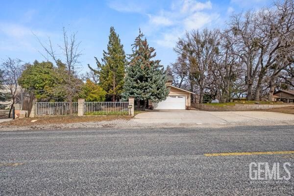 Property Photo: 18260 Alps Drive CA 93561