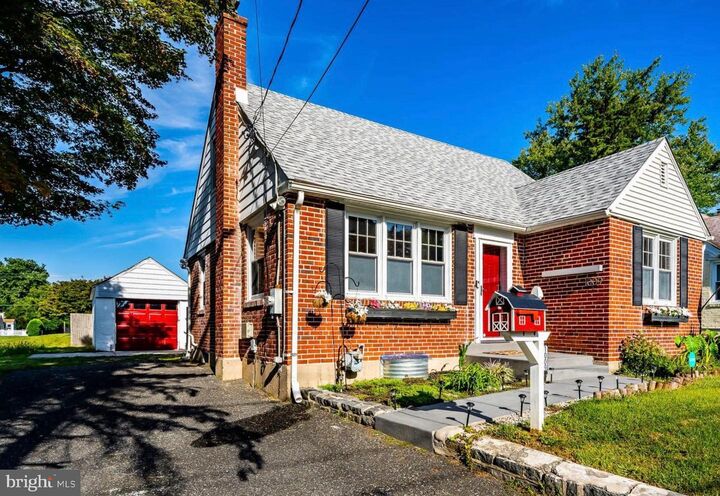 Property Photo:  1009 Morton Avenue  PA 19033 