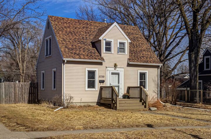 Property Photo: 3219 Lettie Street IA 50014