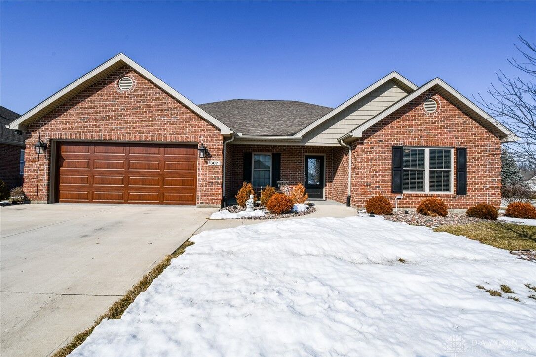 Property Photo: 607 W Bentley Circle OH 45373