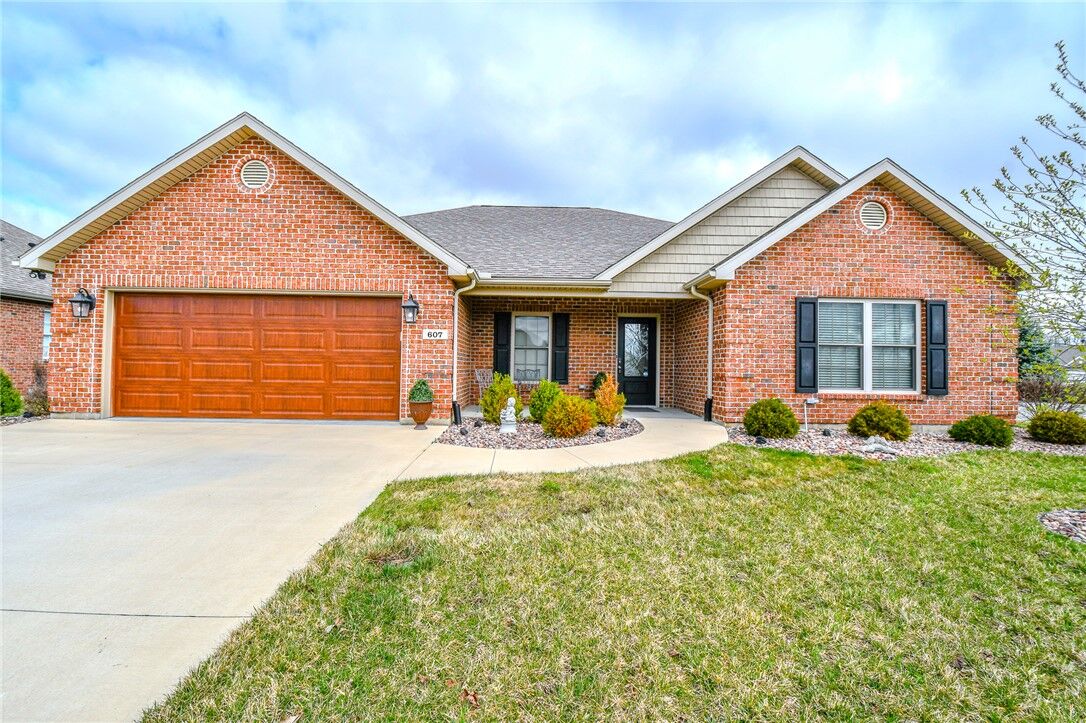 Property Photo:  607 W Bentley Circle  OH 45373 