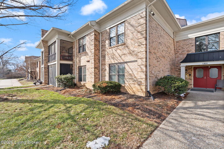 Property Photo: 1800 Manor House Dr 109 KY 40220