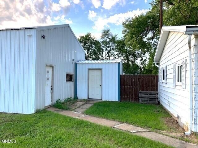 Property Photo:  211 Bismarck Street  ND 58638 