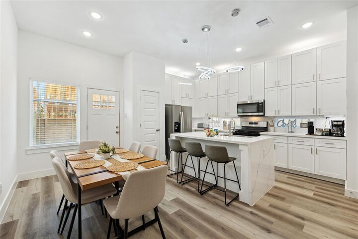 Property Photo:  3828 Noah Street B  TX 77021 