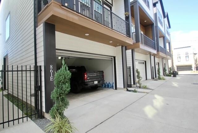 Property Photo:  861 Fisher Street E  TX 77018 