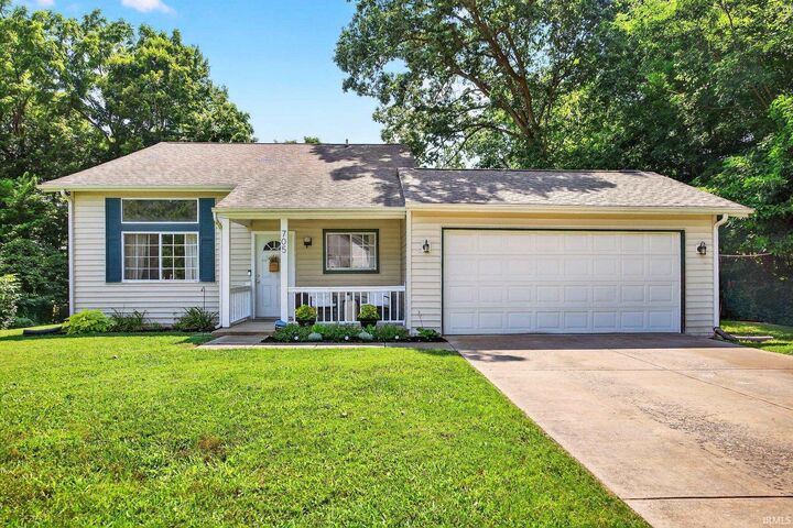 Property Photo: 705 N Hanover Glen IN 47429-1069