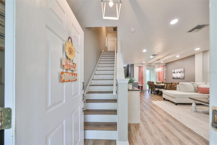 Property Photo: 2127 Golden Oak Lane FL 33594