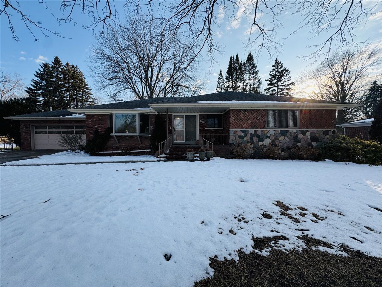 Property Photo:  21154 Hale Street  MI 48036-1540 
