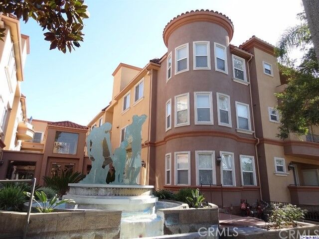 Property Photo:  414 E Valencia Avenue 111  CA 91501 