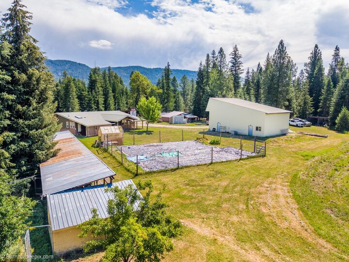 Property Photo: 263 Fourspots Rd WA 99119