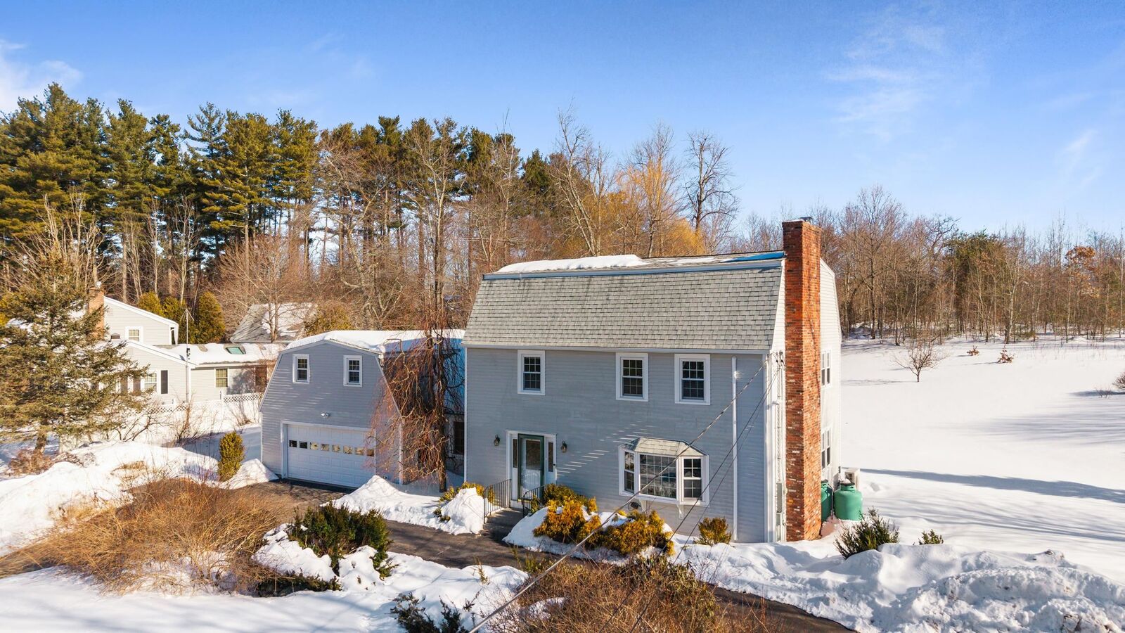 Property Photo:  26 Devonshire Lane  NH 03053 