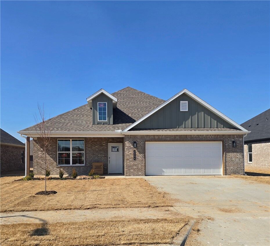 Property Photo: 2306 N Zane Street AR 72761