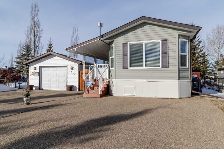 Property Photo: 192A 10046 Township Road 422 AB T0C 2J0