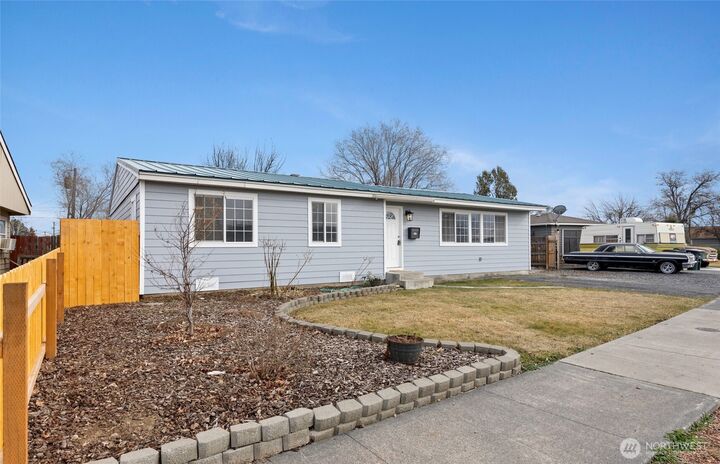 Property Photo: 1457 W Lee Street WA 98837