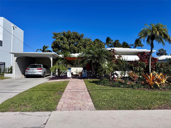 Property Photo:  1109 Avocado Isle  FL 33315 