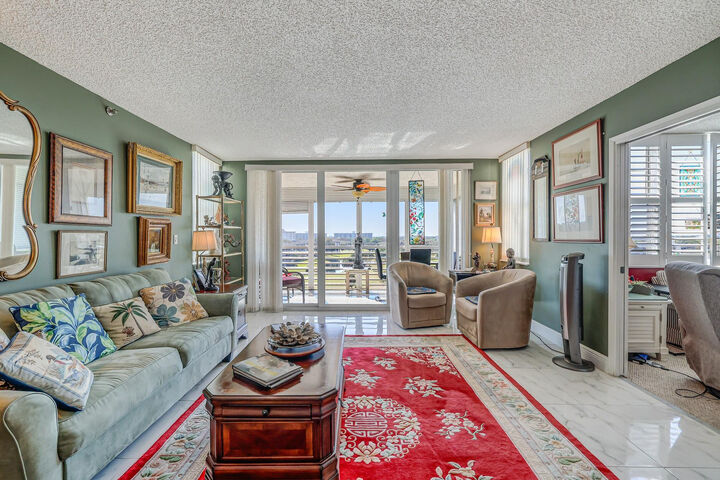 Property Photo:  3520 Oaks Way 809  FL 33069 