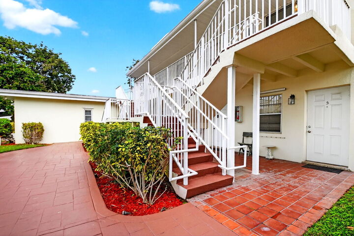 Property Photo:  2620 East Way 7  FL 33404 